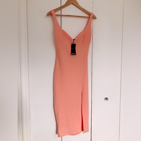Nasty Gal Dresses & Skirts - NWT Nasty Gal Size 4 Coral Plunge Down Midi Dress
